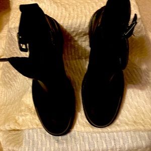 New no tags UGG WOMENS ANKLE BOOTS Black